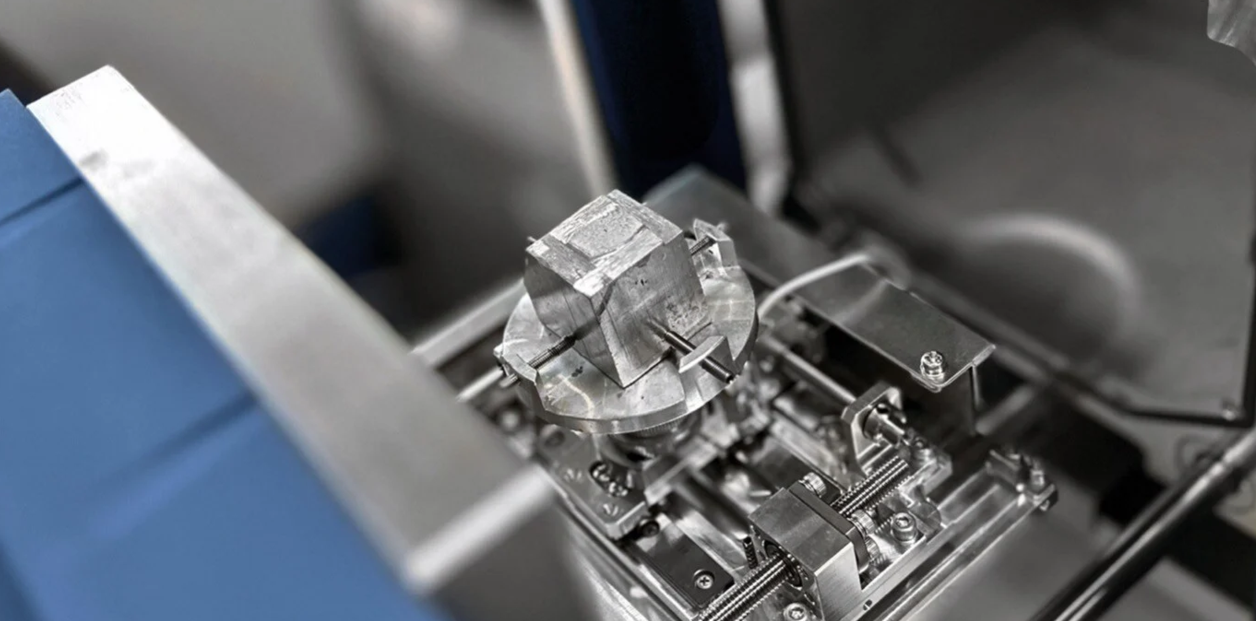 A Look at Tabletop SEMs – Quick access to Fine Details and Material Composition in a Versatile, Compact, Easy-to-use and Inexpensive Analytical Tool